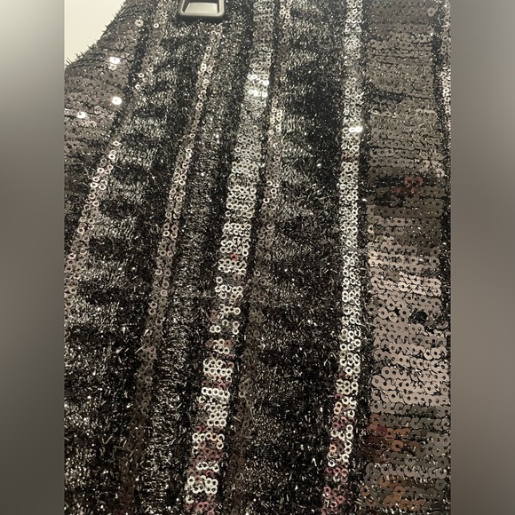 Black and silver sequin mini skirt - Picture 4 of 4